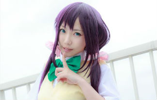 天使みゅ。 スカートが意味をなしていないライブラブ東條希のコスプレ画像