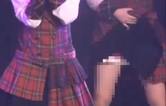 NMB48(19)、ライブ中スカートがずれ落ち中が丸出しwwwww【エロ画像40枚】