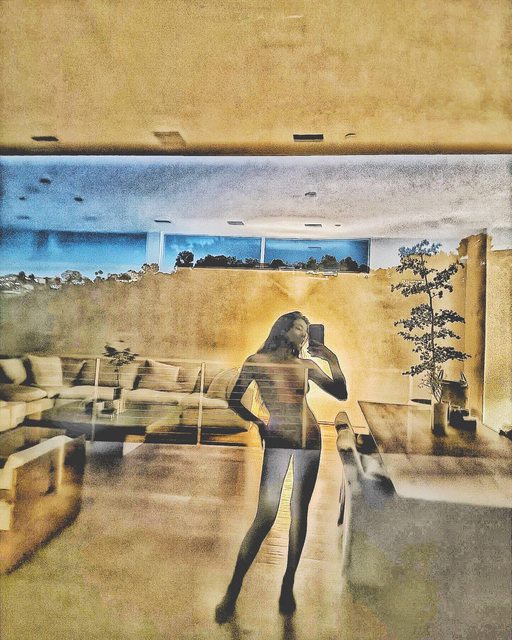 ローラ乳首エロ画像