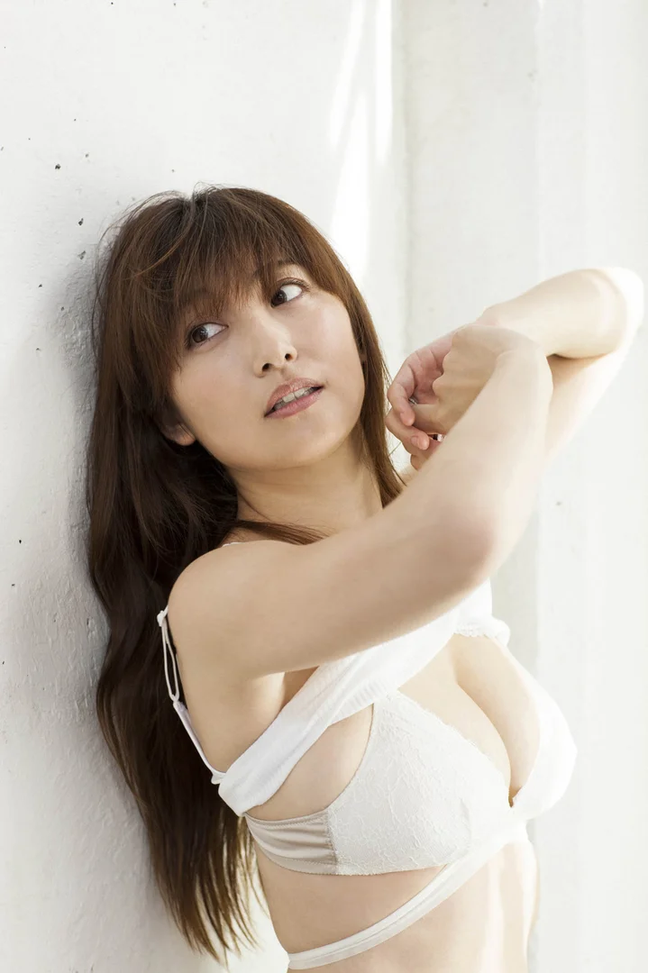 熊田曜子おっぱいエロ画像！巨乳手ぶらヌードや解禁したえぐい脱ぎっぷり！ 83/371
