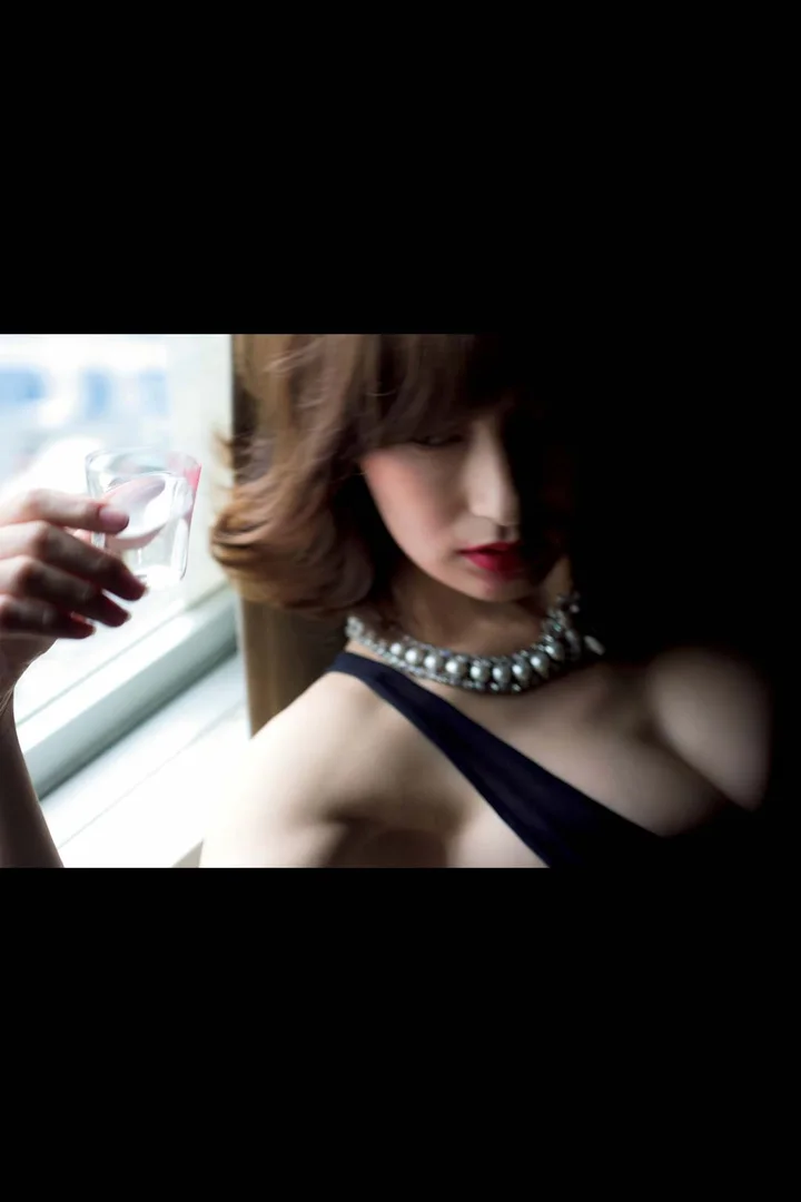熊田曜子おっぱいエロ画像！巨乳手ぶらヌードや解禁したえぐい脱ぎっぷり！ 300/371