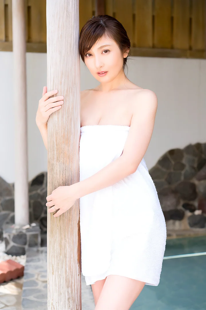 熊田曜子おっぱいエロ画像！巨乳手ぶらヌードや解禁したえぐい脱ぎっぷり！ 273/371