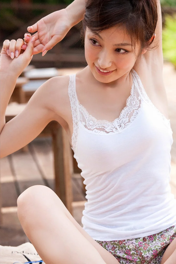 熊田曜子おっぱいエロ画像！巨乳手ぶらヌードや解禁したえぐい脱ぎっぷり！ 4/371