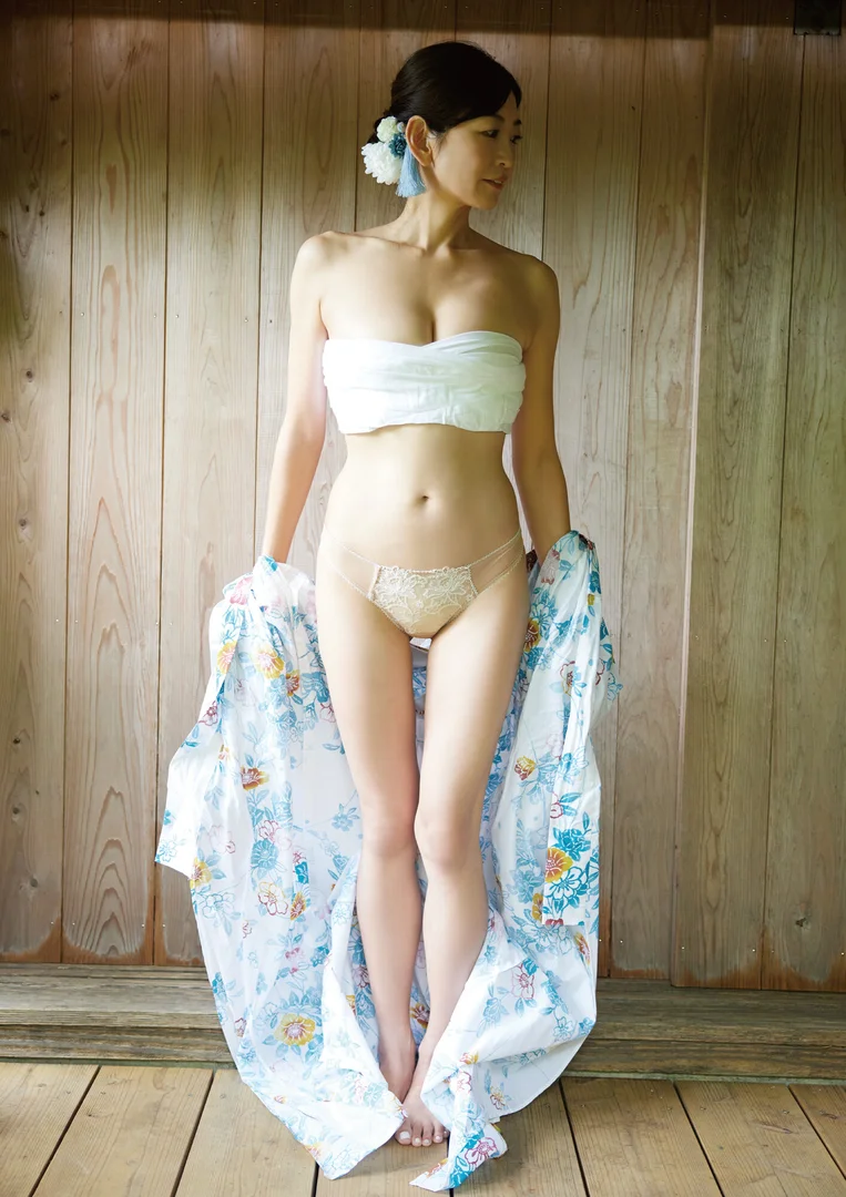 中島史恵 ヌード画像