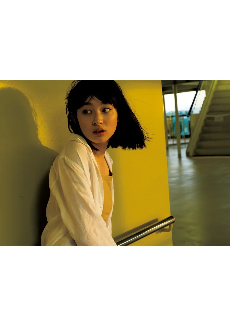 吉川愛 ファースト写真集i スレンダーボディ