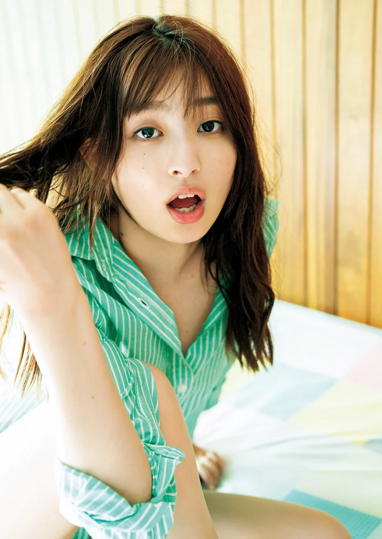 吉川愛 写真集off 自然光白肌