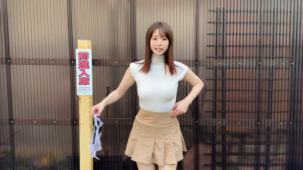 巨乳美女の下着脱衣