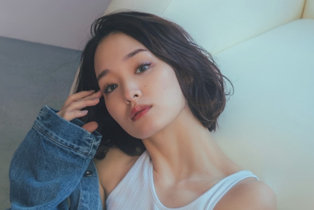 剛力彩芽のセクシーな最新グラビアエロ画像