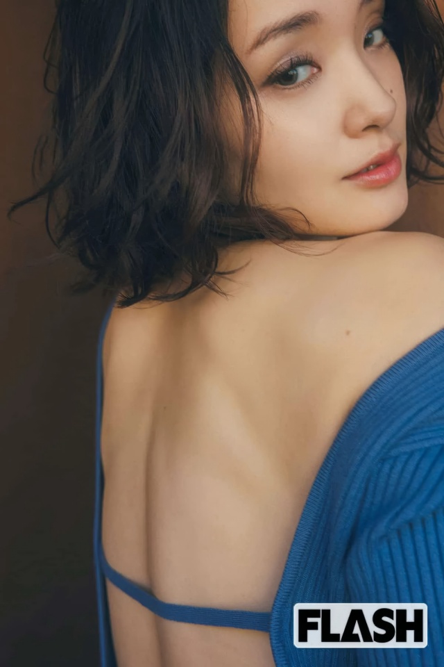 剛力彩芽のセクシーな最新グラビアエロ画像