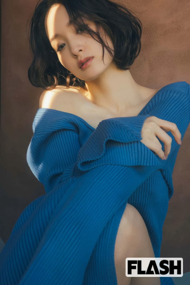 剛力彩芽のセクシーな最新グラビアエロ画像