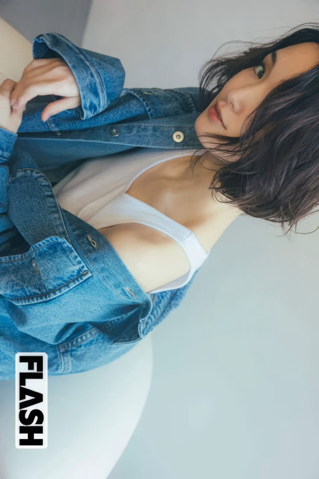 剛力彩芽のセクシーな最新グラビアエロ画像