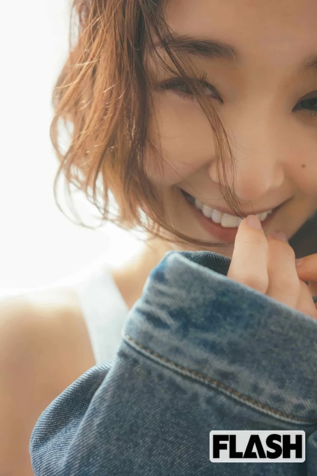 剛力彩芽のセクシーな最新グラビアエロ画像