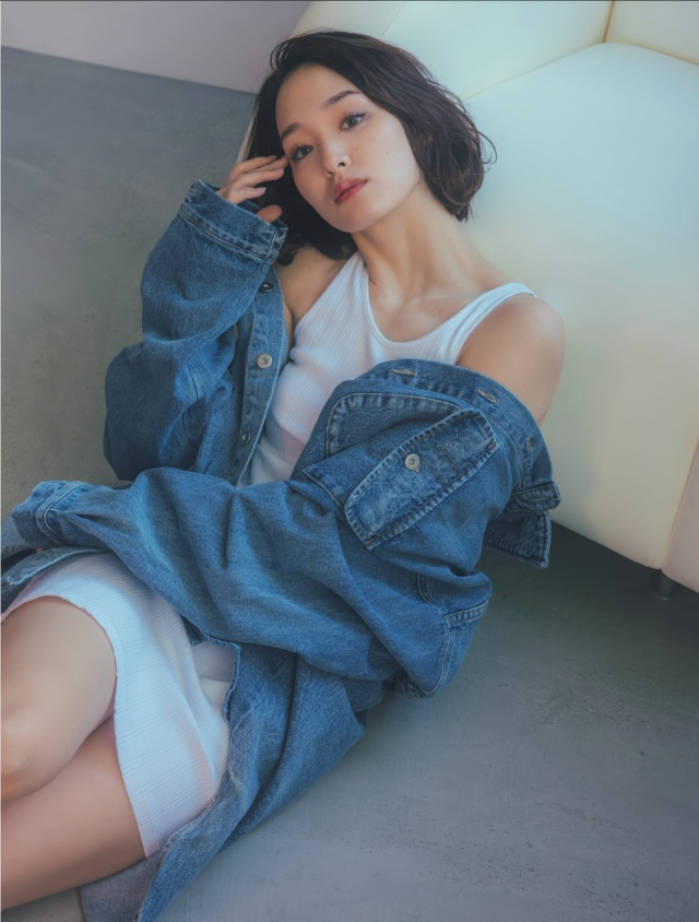 剛力彩芽のセクシーな最新グラビアエロ画像