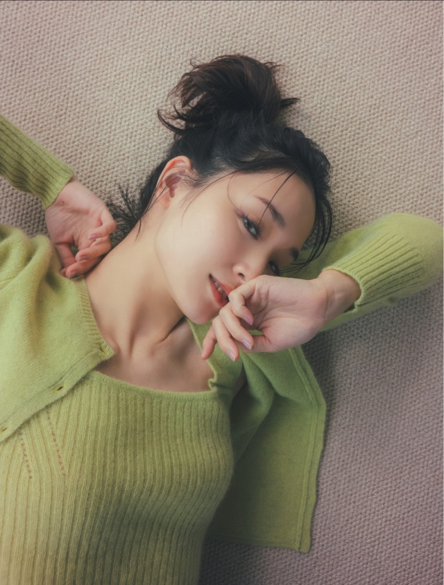 剛力彩芽のセクシーな最新グラビアエロ画像