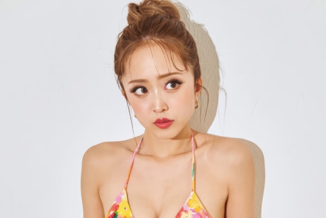 みりちゃむ（大木美里亜）の意外と大きいおっぱいのグラビアエロ画像