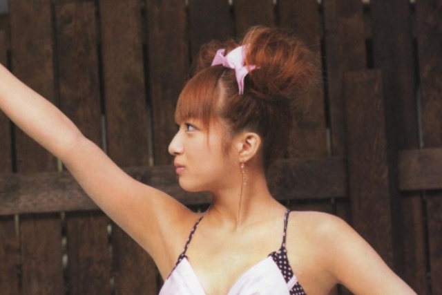 辻希美の乳首ポロリしちゃったエロ画像