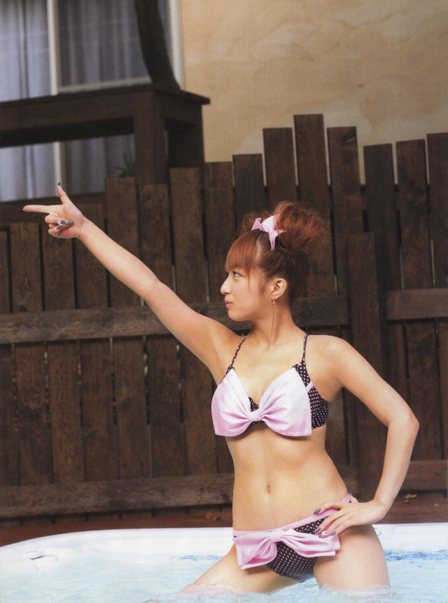 辻希美の乳首ポロリしちゃったエロ画像
