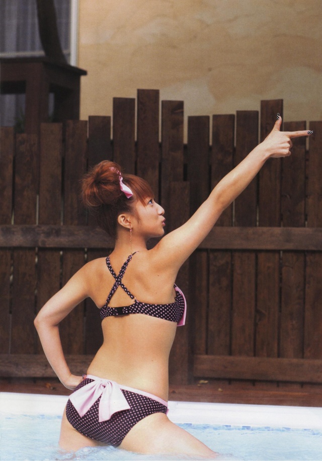 辻希美の乳首ポロリしちゃったエロ画像