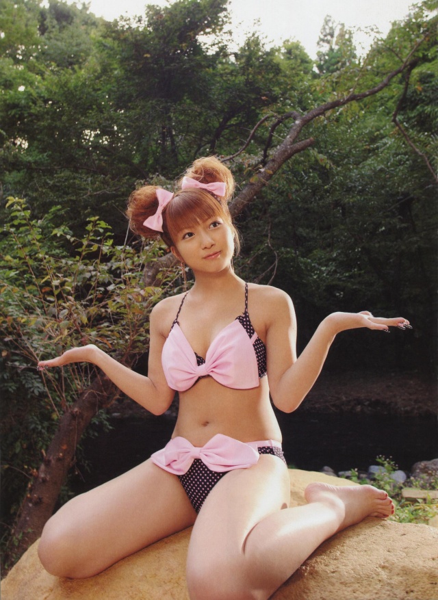 辻希美の乳首ポロリしちゃったエロ画像