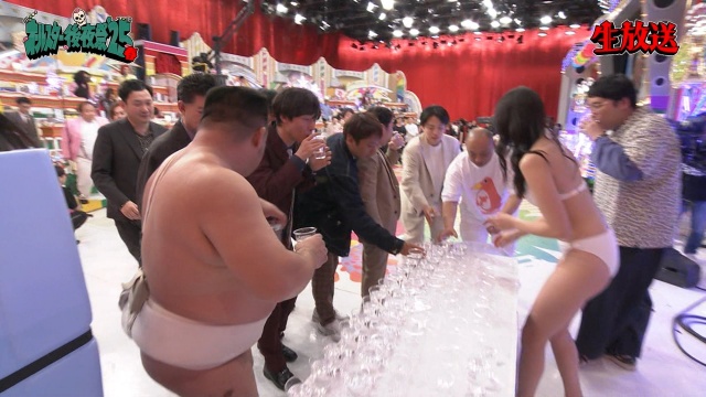 石垣果蓮の巨乳おっぱいが映えまくるビキニエロ画像