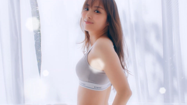 内田理央のエロ下着姿
