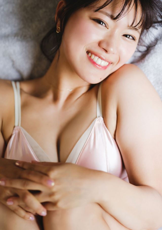 山内鈴蘭ヌード画像