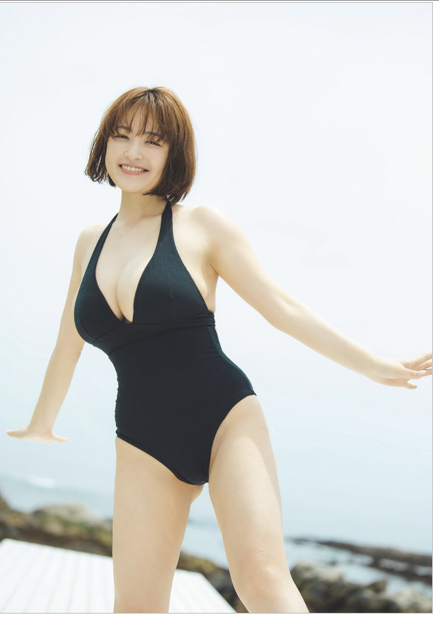 柳瀬さきの巨乳セミヌード