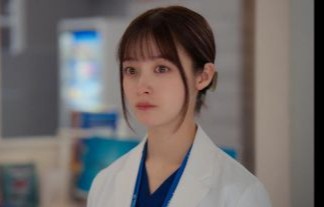 橋本環奈、ドラマで見せる医者コスプレがエロい！！色々と妄想出来てしまう・・