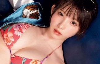 ヤンキー風えなこのグラビアがエロいｗｗスカジャン×ビキニがセクシー過ぎた！！