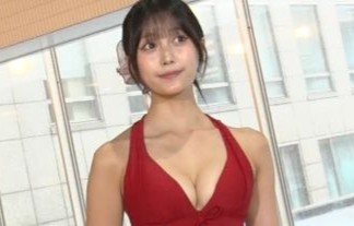 めざましレポーター・小山璃奈、谷間を披露した水着姿がエロいww朝からこのおっぱい、たまらん!!