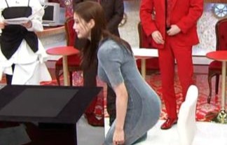 生見愛瑠(めるる)、身体のライン出まくり！！おっぱいとお尻を強調したニットワンピ姿がエロいぞｗｗ