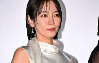 吉岡里帆、衰え知らずの上向きおっぱいが普通にエロい・・ｗｗ