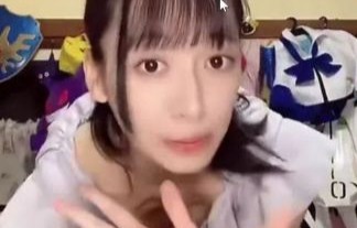 美人コスプレイヤー・ミンミコ、ビーチクまで覗く胸チラを配信ｗｗ