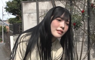 坂道ダッシュの現役アイドルさん、パイオツを盛大に揺らしてしまう・・