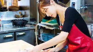 【画像】プルンプルン乳の一般女性魚屋さん、名古屋で人生変わる横乳！